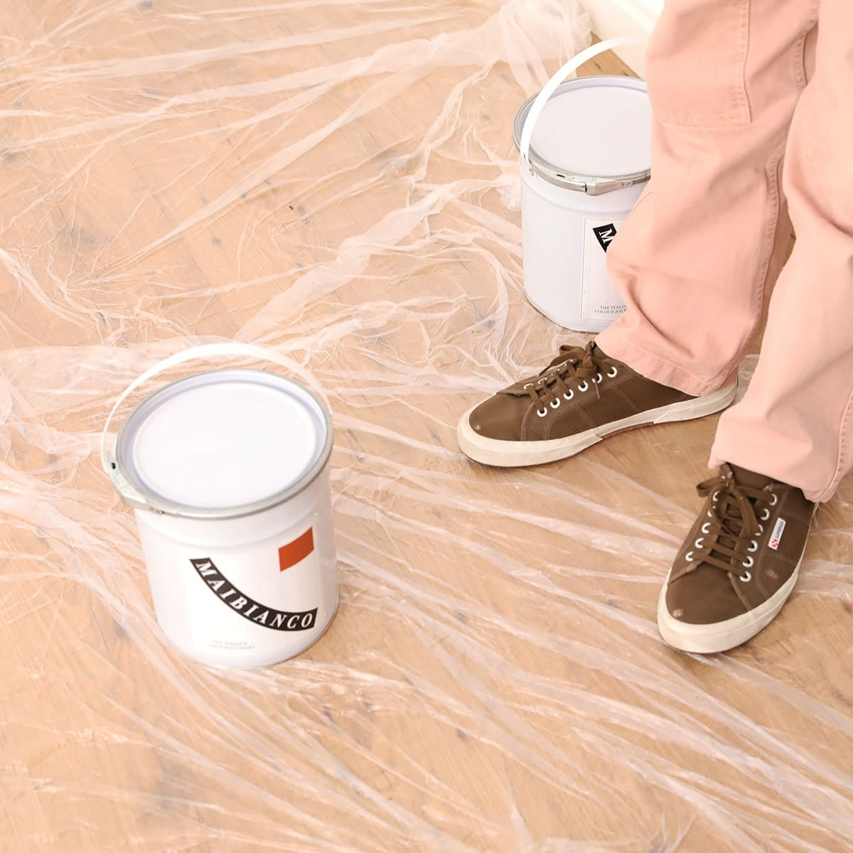Telo copritutto per pittura steso sul pavimento per protezione da vernice